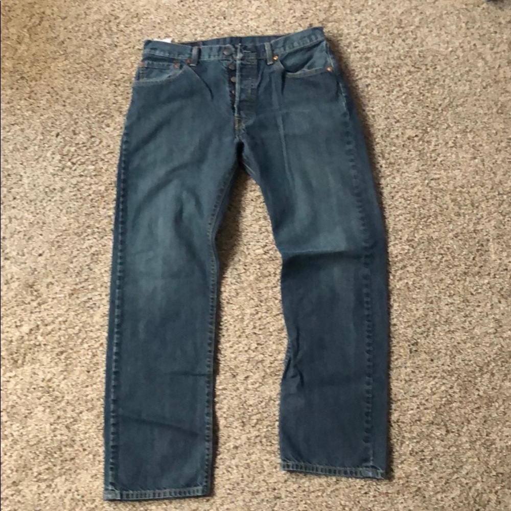 Levi’s 501 medium wash jeans 33x32